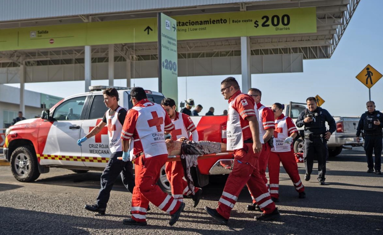 Llegan al Aeropuerto dos hombres baleados; uno muere y otro queda grave
