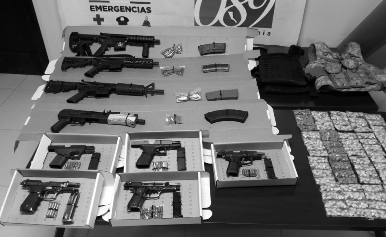 La PEP y la Policía Municipal decomisaron un arsenal a una pareja en la colonia ampliación Guaycura.