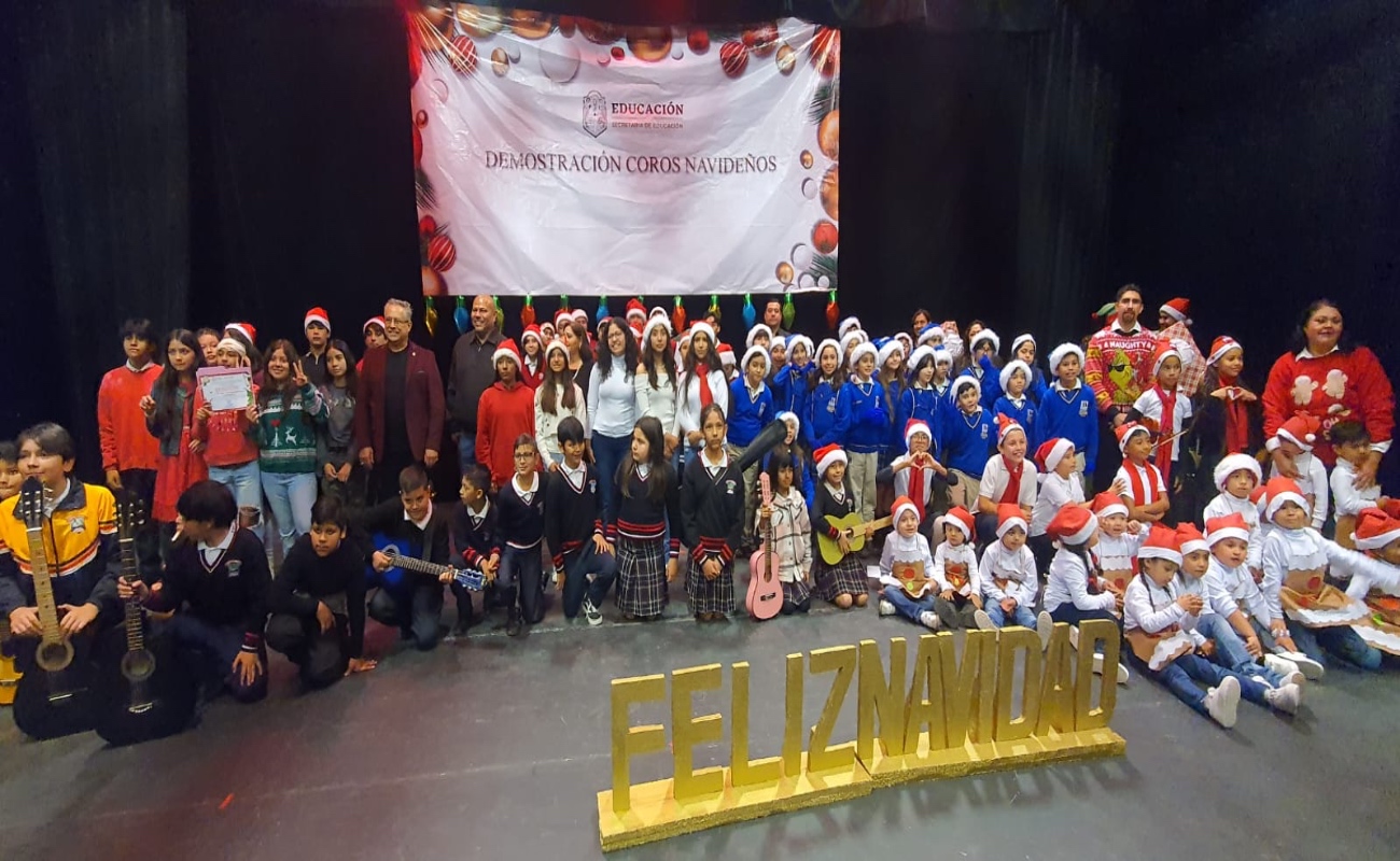 Participan alumnos en IV Muestra Municipal de Coros Navideños