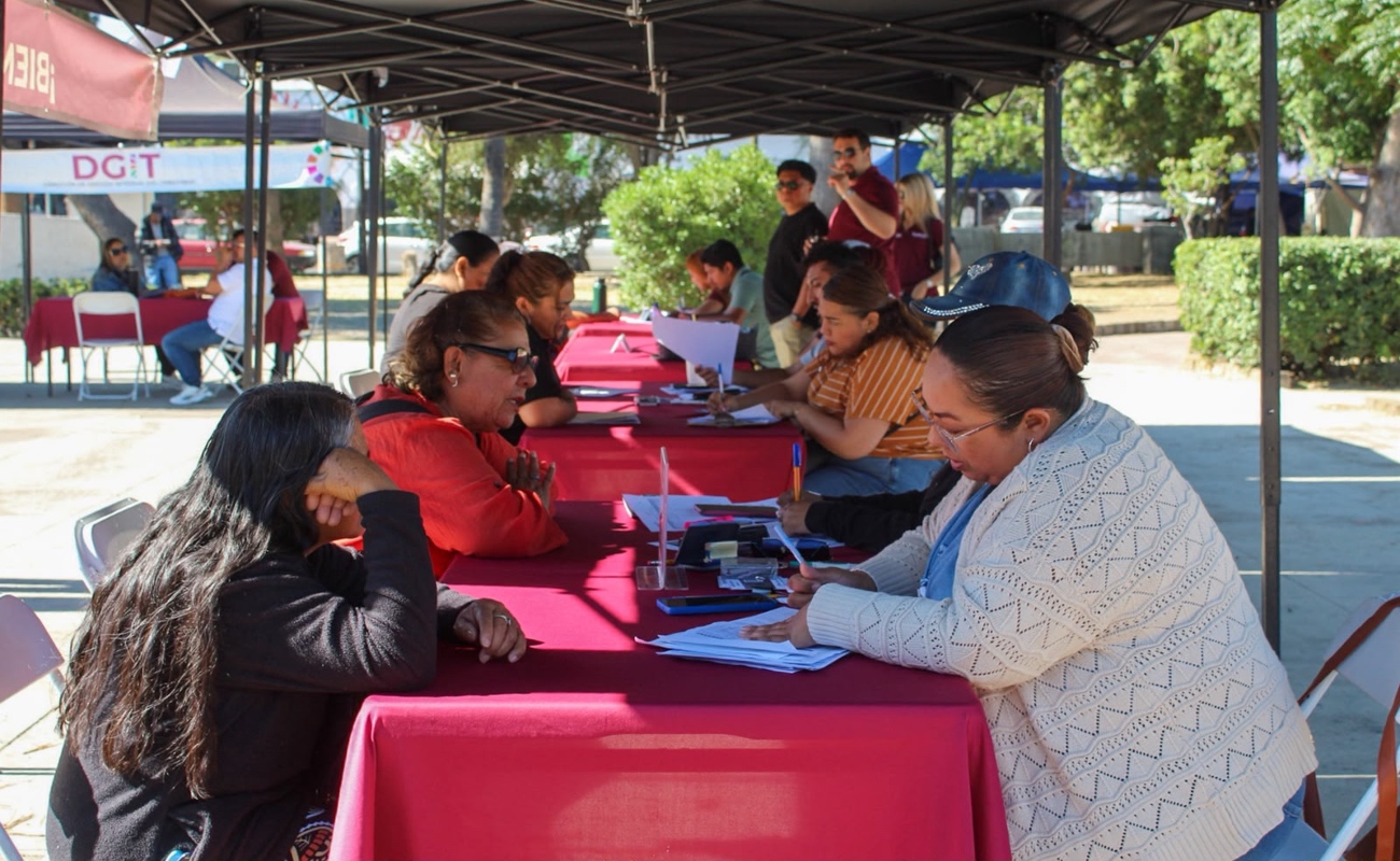 Acercan servicios, apoyos y programas municipales a las familias tecatenses.