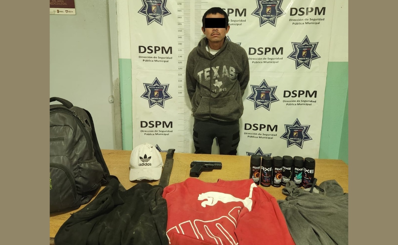 Policía Municipal de Mexicali detuvo a Jonás “N”, alias “La Polilla”, tras un asalto a una farmacia.