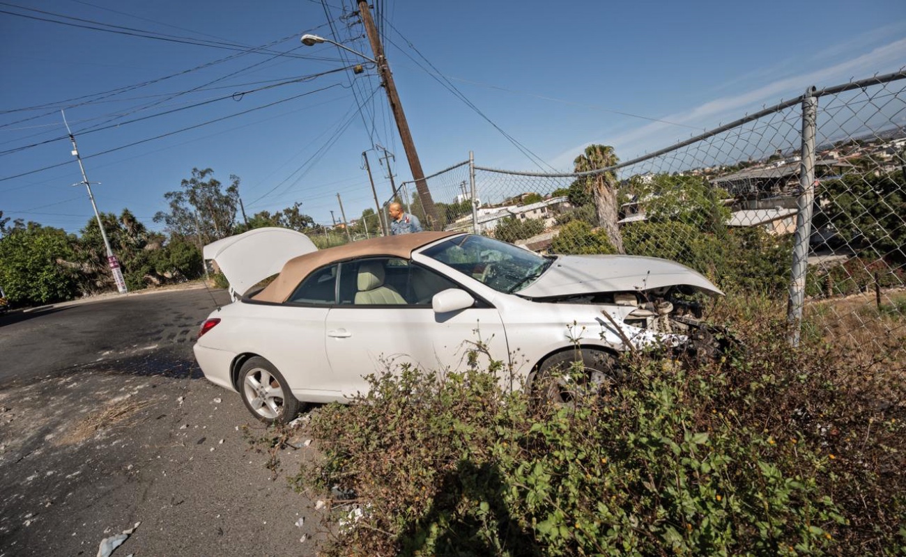 El vehículo era conducido por un joven de unos 25 años.