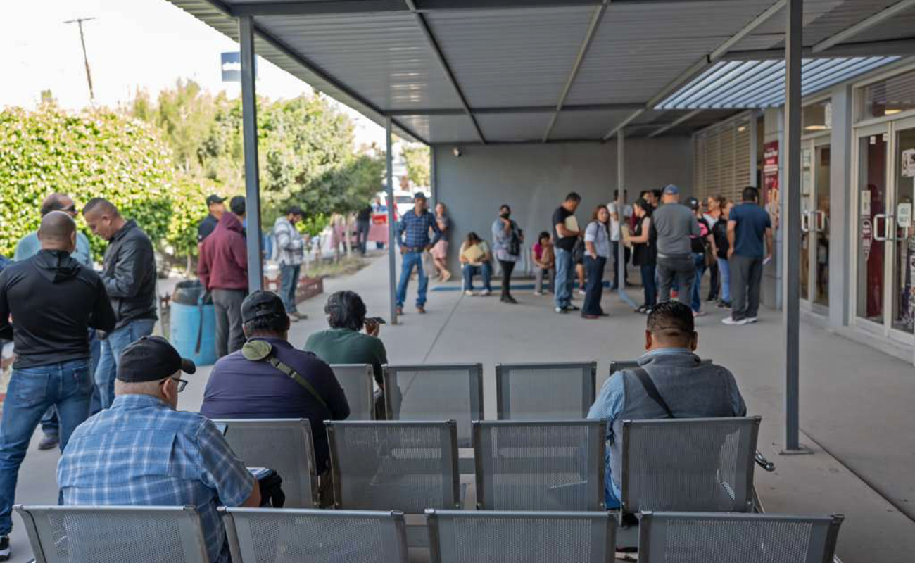 Empleados paran labores en Recaudación de Rentas Cerro Colorado