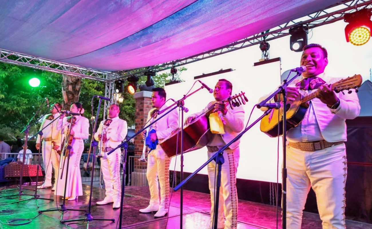 Música, danza y tradición llenaron de orgullo mexicano el corazón del Pueblo Mágico.