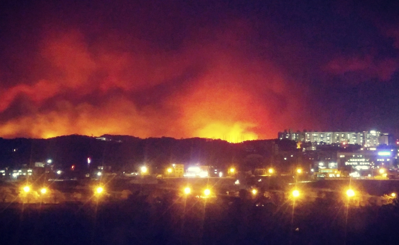 Hasta el momento los incendios han dejado un muerto y pérdidas materiales incuantificables.