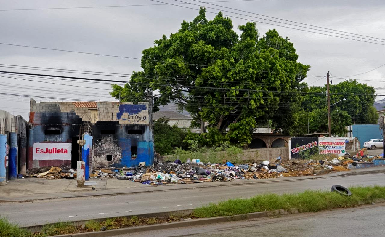 Denuncian basurero clandestino sobre el Bulevar Cucapah