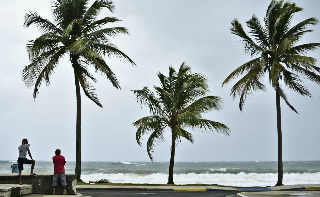 Huracán Irma cae fuertemente sobre el Caribe