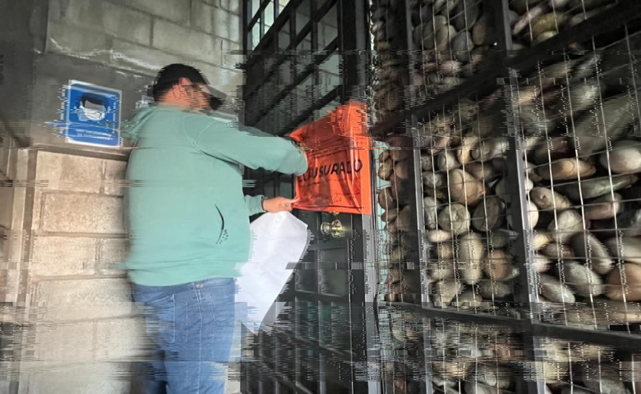 Además de la falta de documentación, en la inspección se localizaron algunas bebidas alcohólicas en un refrigerador.
