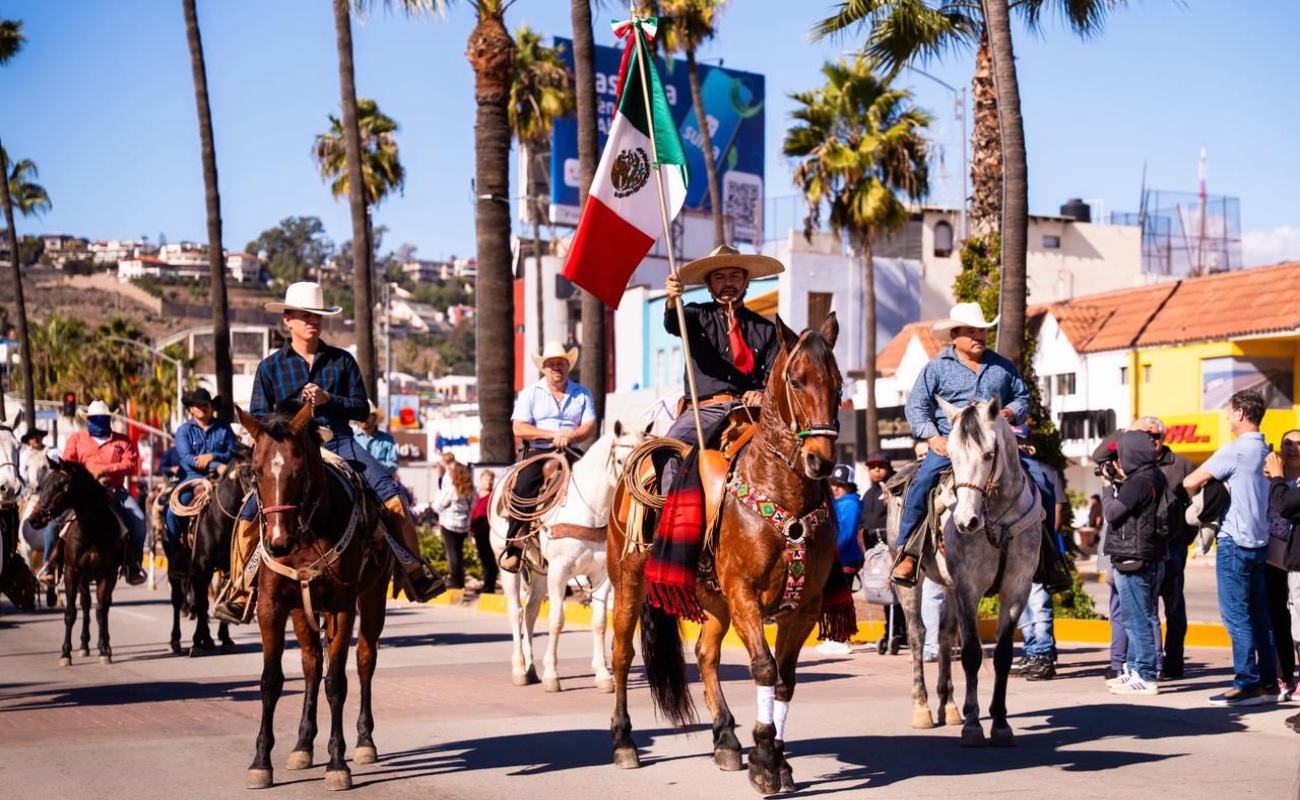 Promueve Ensenada valores con desfile del 115 Aniversario de la Revolución Mexicana