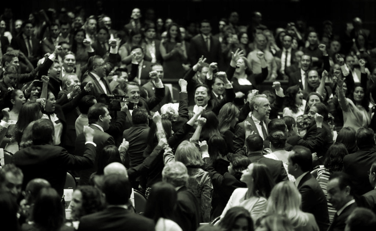 Legisladores de los partidos aliados de Morena se registraron en San Lázaro bajo las siglas del partido del presidente de la República y permitieron así que el PRI subiera a tercera fuerza política.