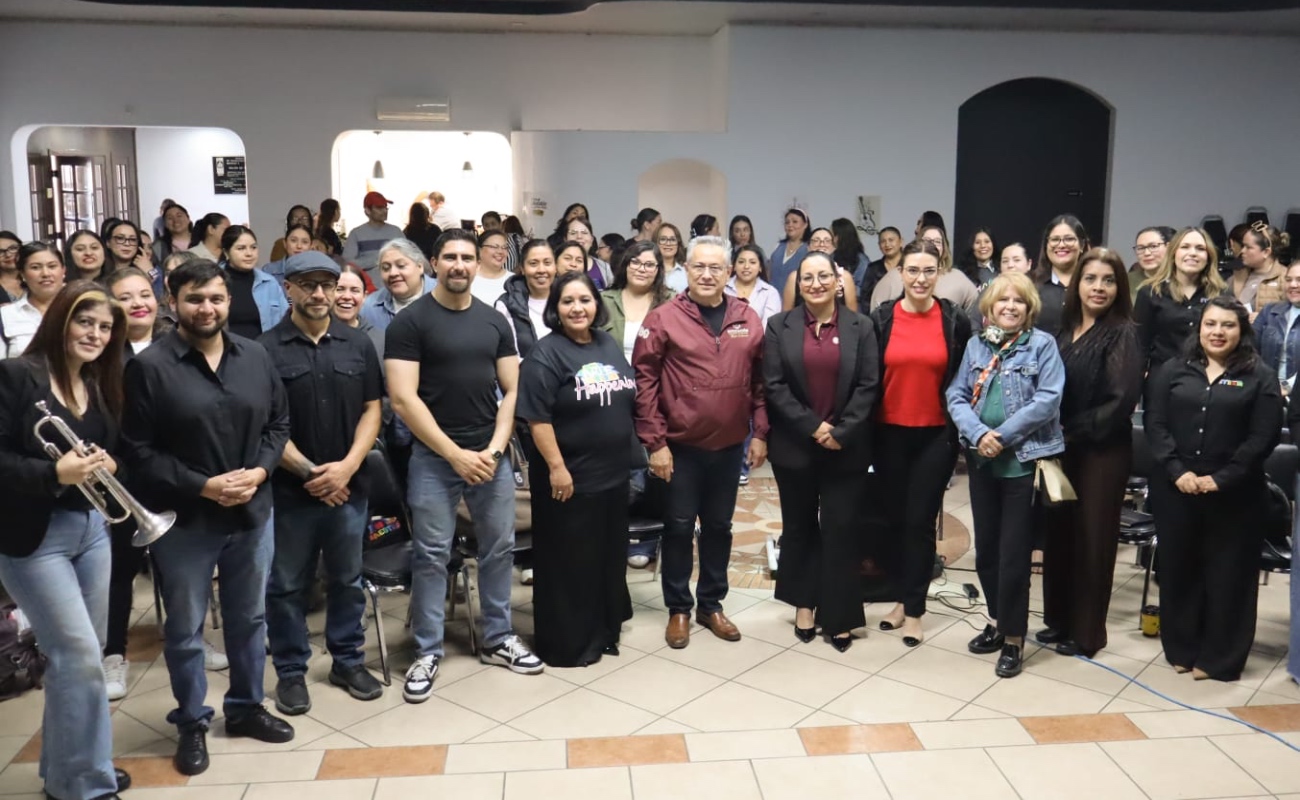Participan docentes de preescolar en taller para reforzar las artes y la ciencia en Rosarito