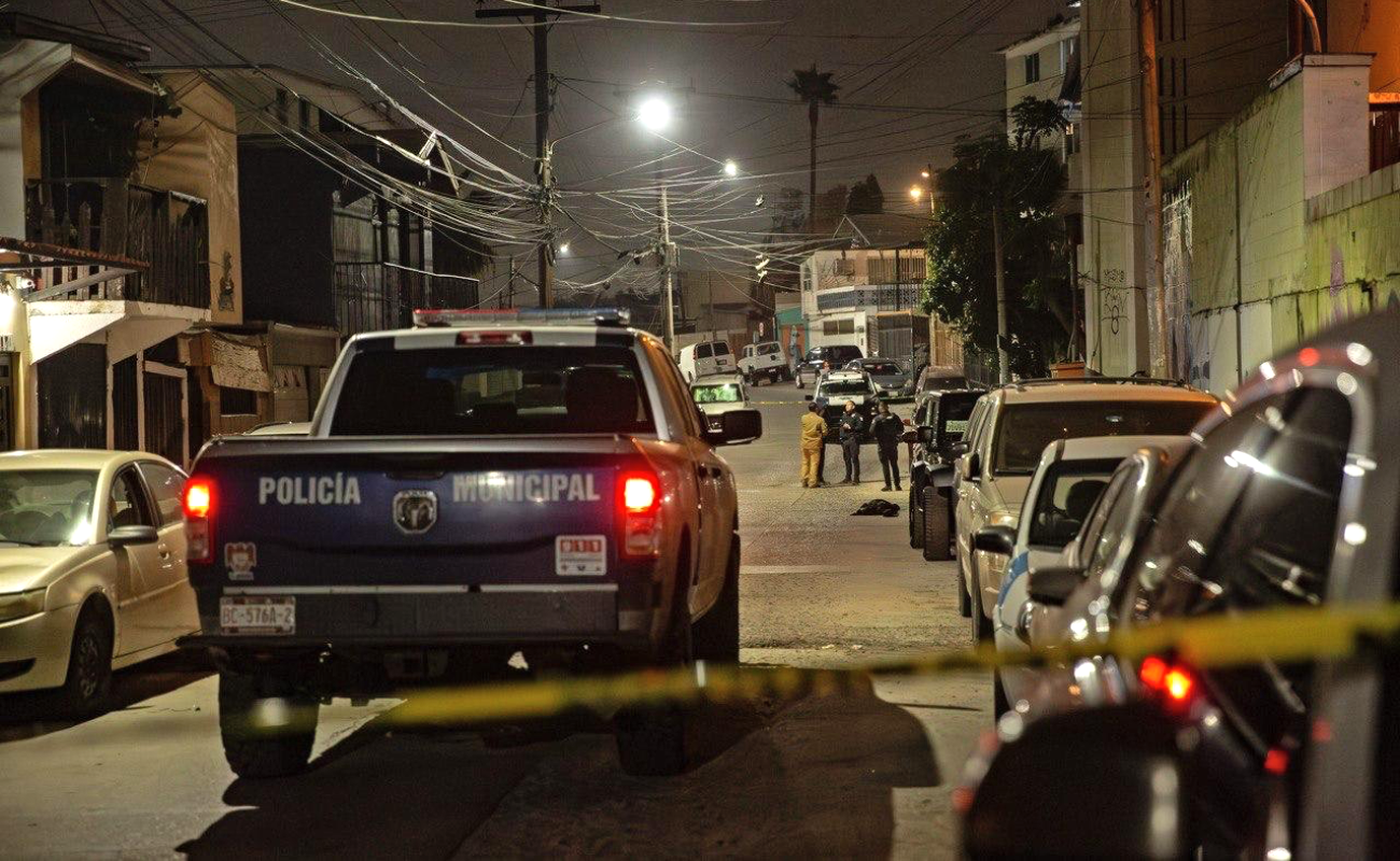 Ambos fueron hallados tendidos en la vía pública.