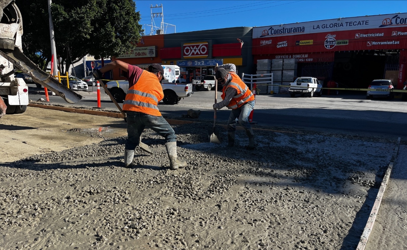 Avanza renovación vial del cruce de Avenida Juárez y Revolución