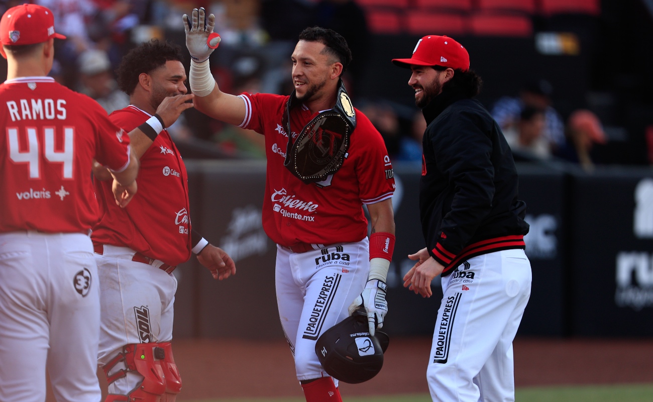 Toros de Tijuana ganó su tercera serie al hilo y primera de la temporada en casa luego de una gran noche ofensiva por pizarra final de12-1.