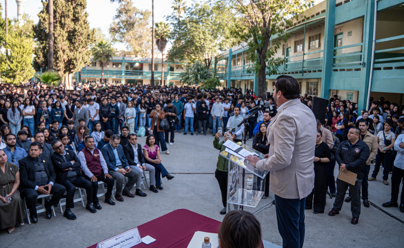 Un hecho de relevancia para los mexicanos que sentó las bases de la independencia energética, dijo el alcalde en la Preparatoria Federal “Lázaro Cárdenas”.