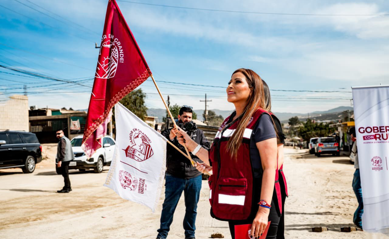 Encabeza Claudia Agatón revestimiento de calles que mejora la calidad de vida en la colonia Rosas Magallón