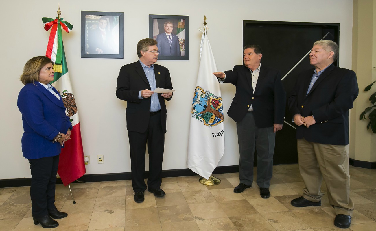 El gobernador Francisco Vega informó del relevo en la Sidue, sale Manuel Guevara, entra Alfonso Padrés.