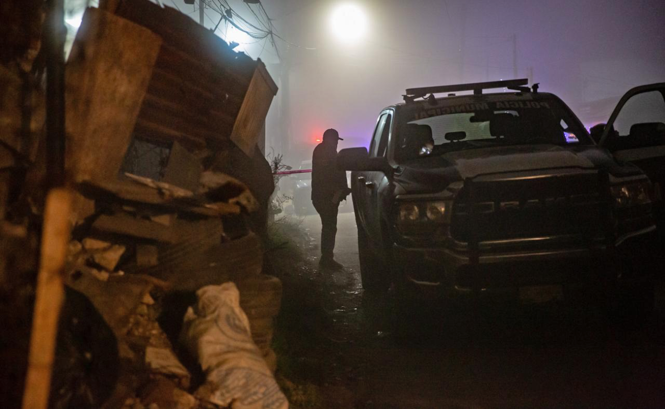 Ambos cuerpos fueron localizados en la vía pública.
