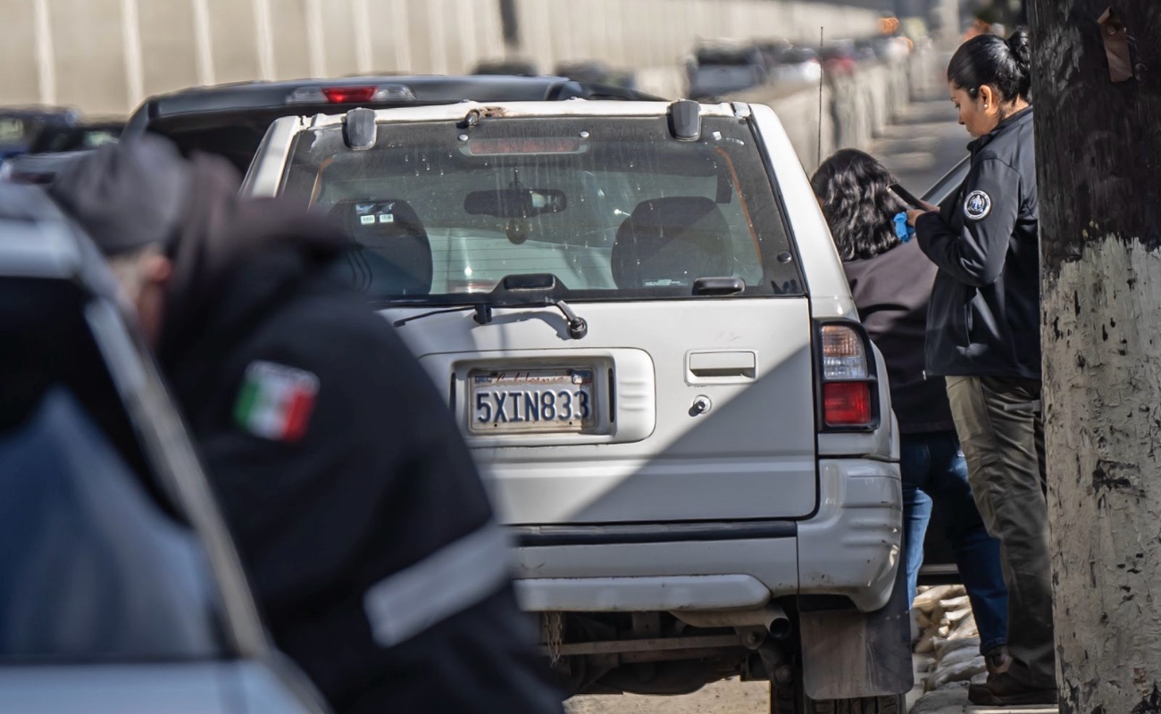 Hallan cuerpo sin vida en vehículo abandonado en la Avenida Internacional