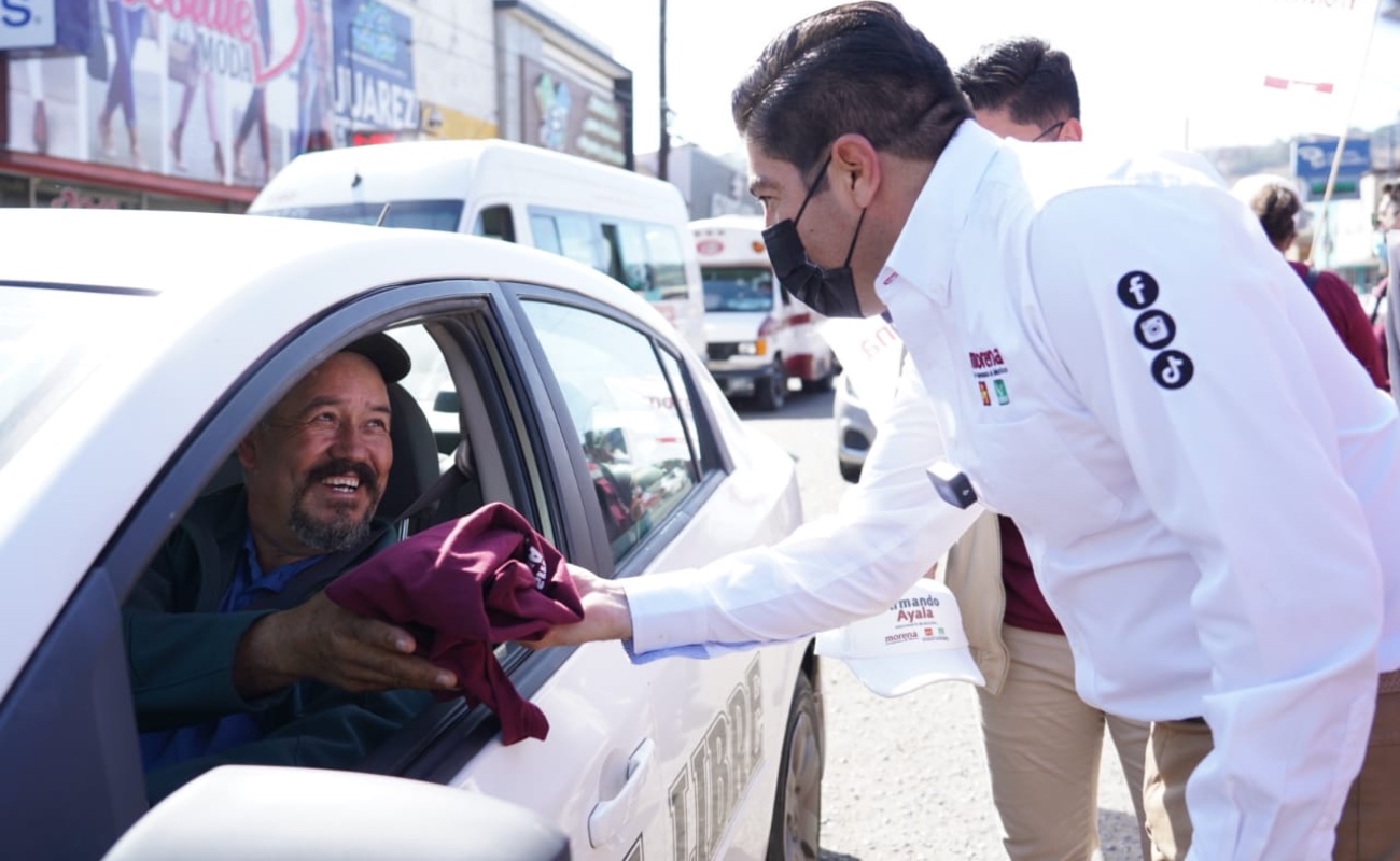 Armando Ayala hizo el compromiso en un acercamiento con la ciudadanía en el crucero de Juárez y Miramar.