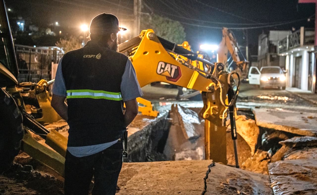 Atiende CESPT fuga de agua en Villas del Prado