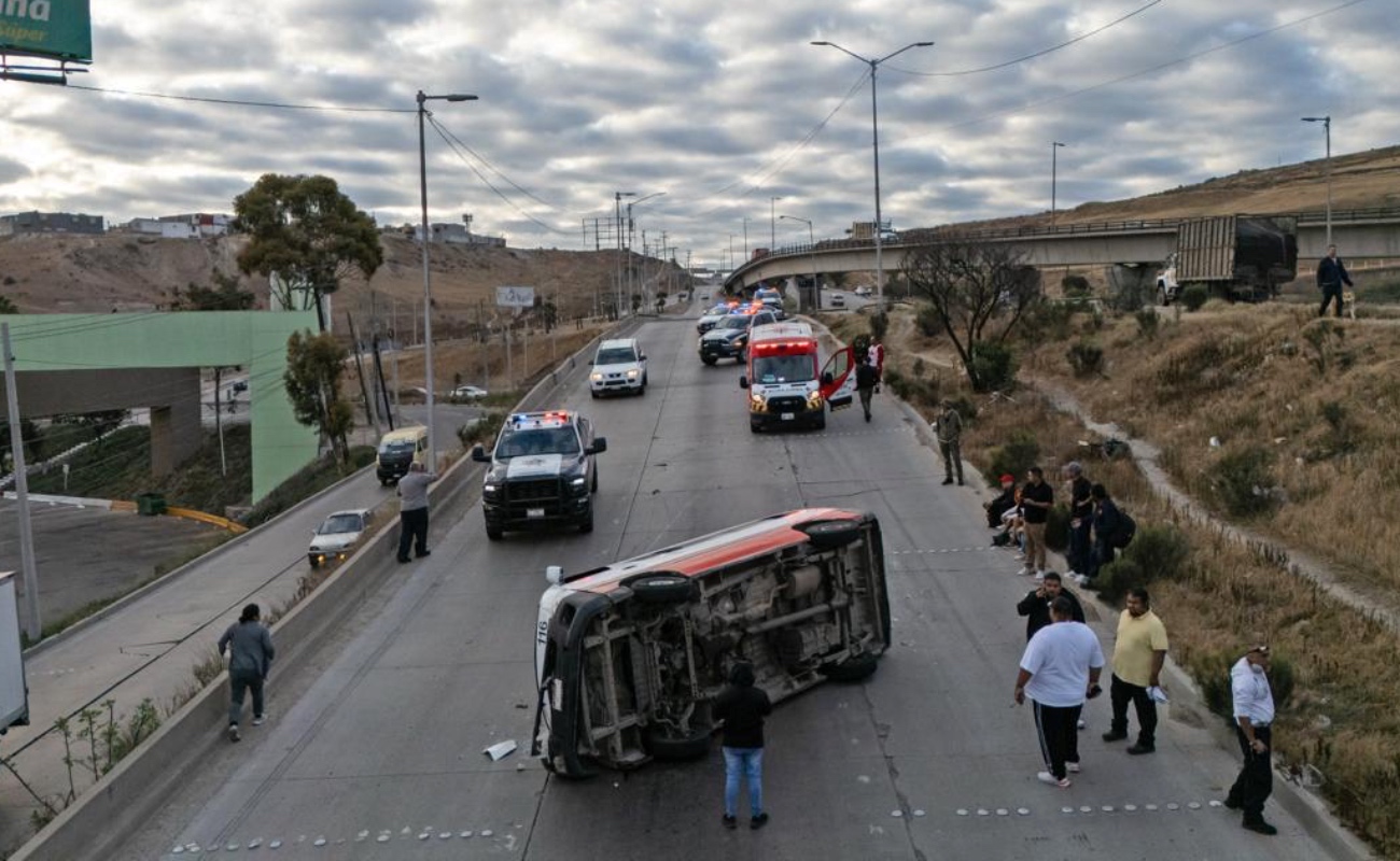 Paramédicos atendieron a 18 personas, trasladando a algunas a hospitales.
