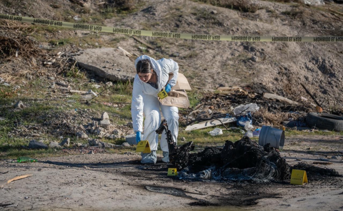 Los dos cuerpos se encontraban amarrados, y uno de ellos presentaba ausencia de manos.