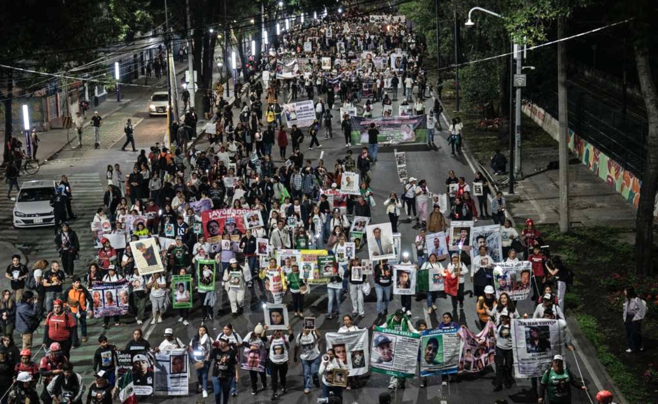 Marchan madres y colectivos por sus desaparecidos en Ciudad de México