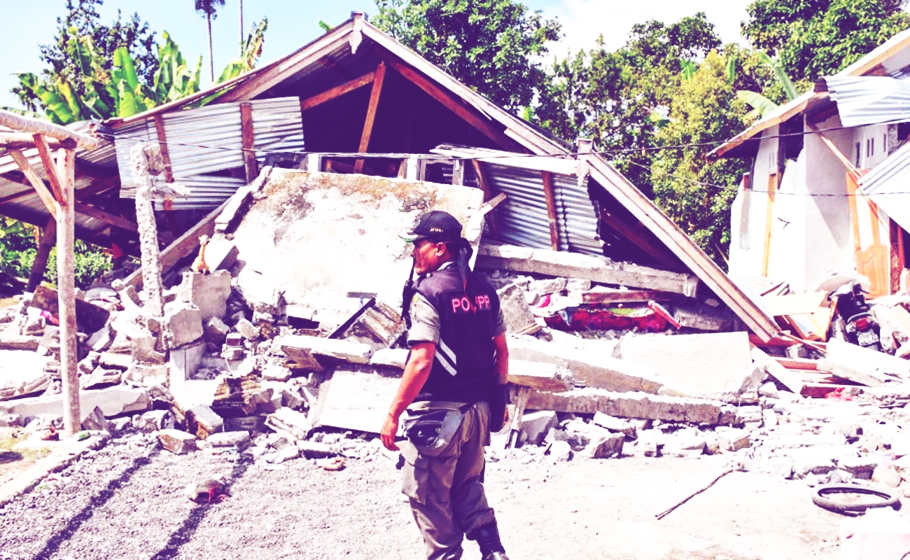 Excursionistas atrapados en el volcán Rianjani tras el sismo en Indonesia, comenzaron a descender a salvo este lunes.