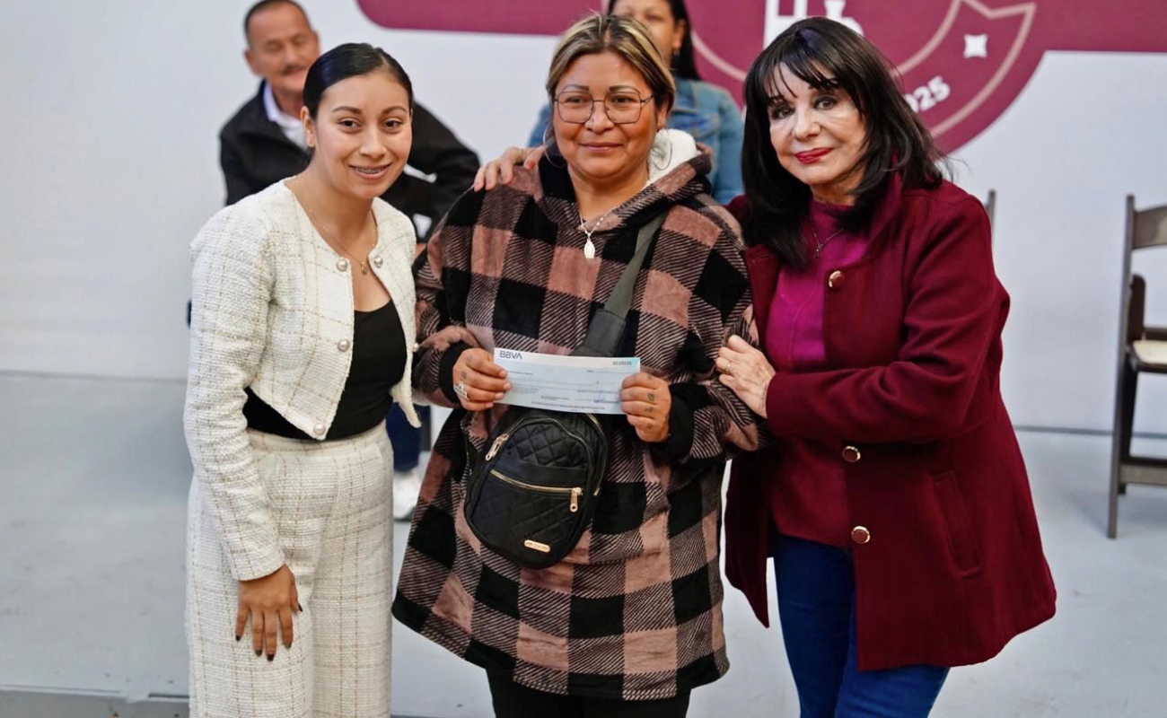 Fortalece Norma Bustamante el bienestar social con apoyos económicos y materiales de construcción