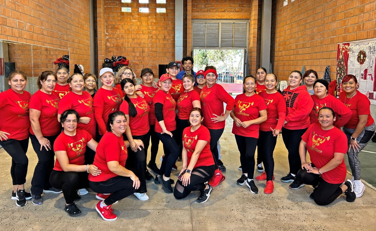 Las clases, impartidas por la instructora Damaris González, incluyen zumba, ritmos latinos y entrenamiento funcional, de lunes a viernes, de 7:30 a 9:30 a.m.