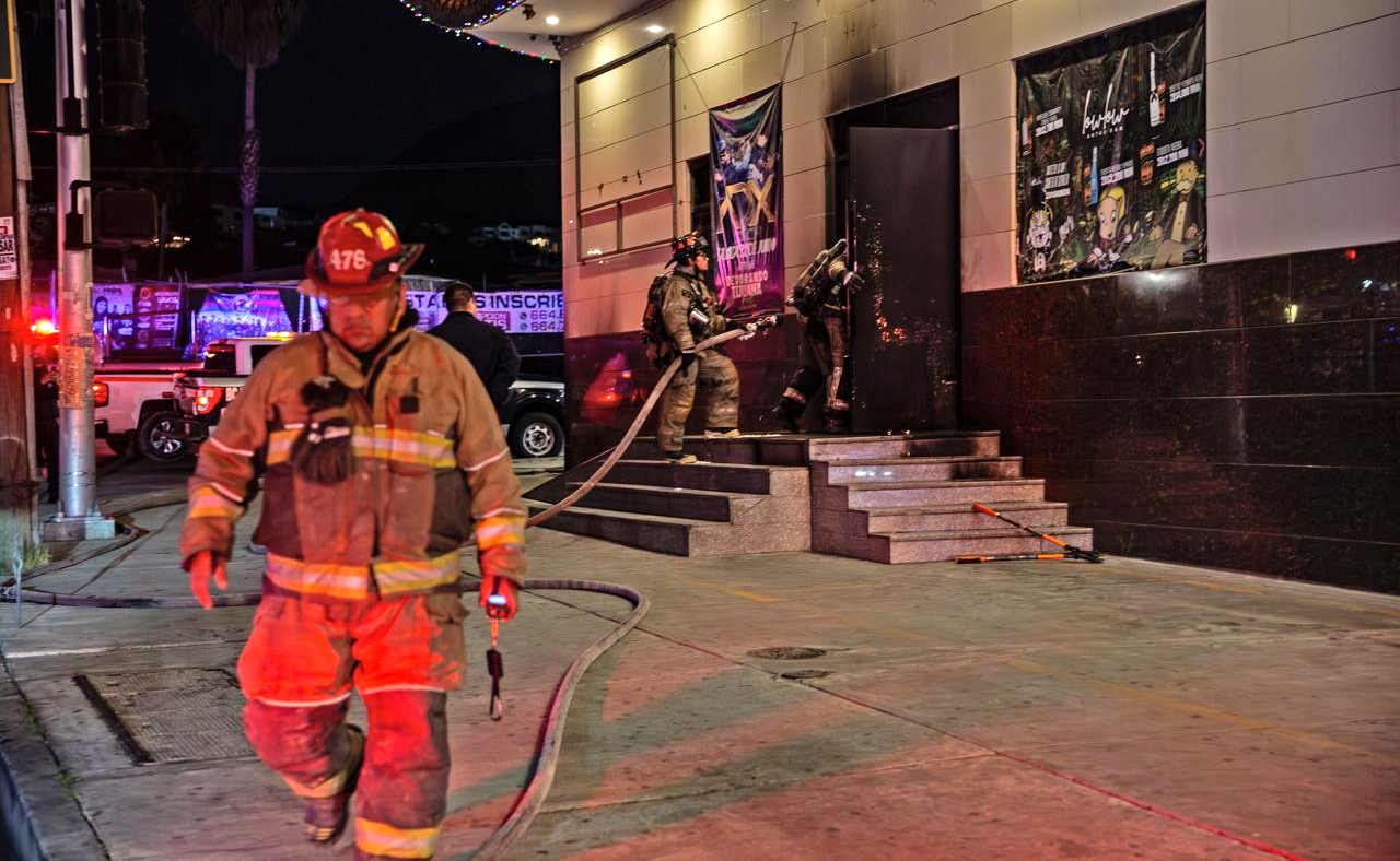 Lanzan “bombas molotov” contra bar Low Low