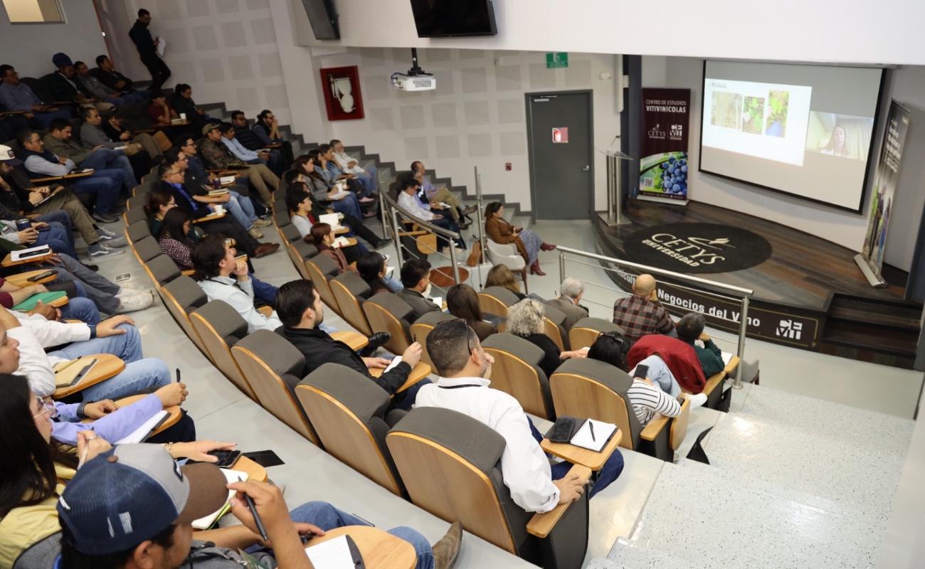 El Centro de Estudios Vitivinícolas recibió a expertos de talla internacional del sector vitivinícola.