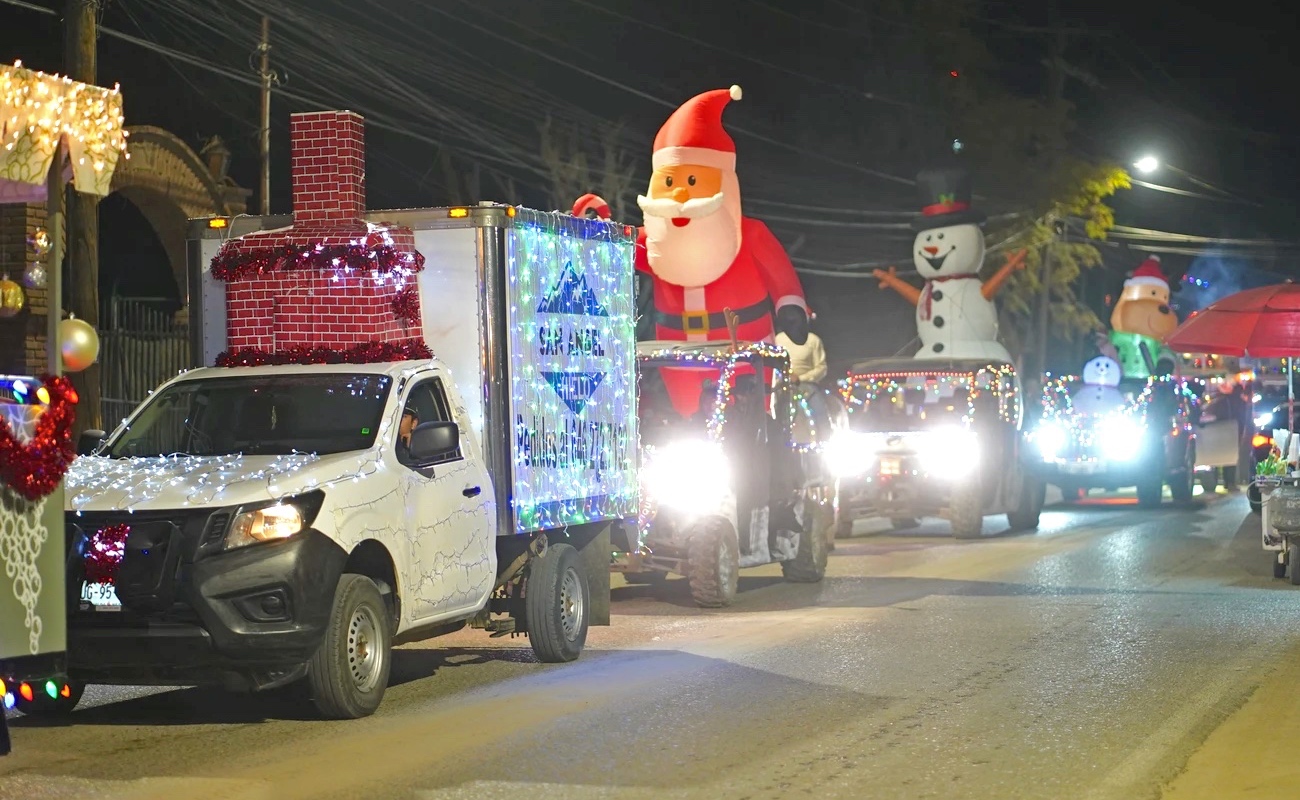 El Valle de Guadalupe dio la bienvenida a la temporada navideña con un desfile de luces organizado por la asociación civil Emprendedores del Valle de Guadalupe (EDVG).