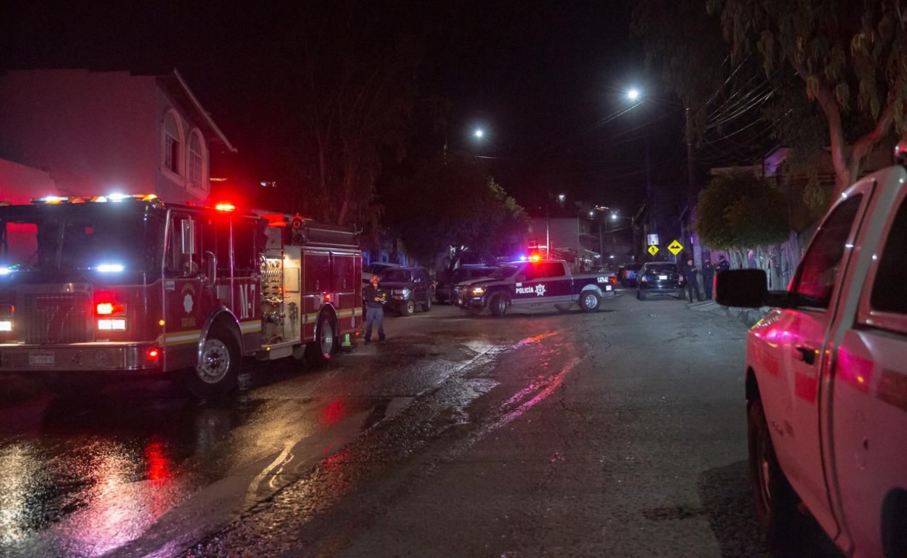 Ataque con bombas molotov incendia cuarto de madera en Cañón de las Rosas