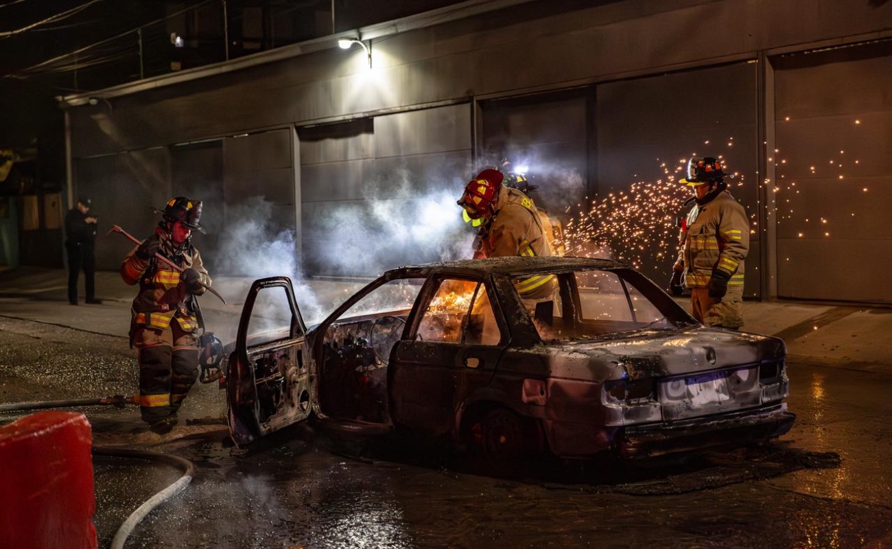 Arde en llamas vehículo en la colonia Chula Vista
