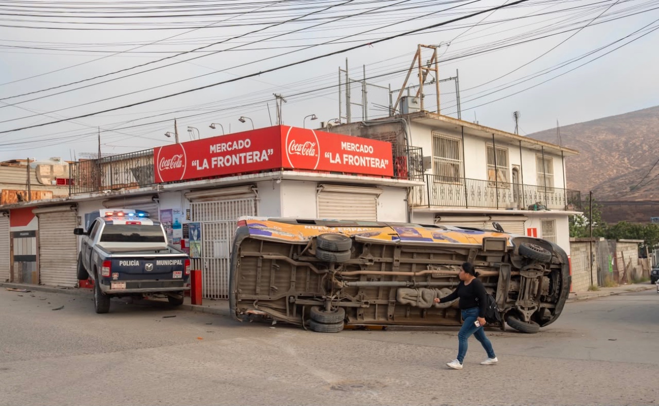 Choque entre patrulla y transporte público deja un policía lesionado en Nido de las Águilas
