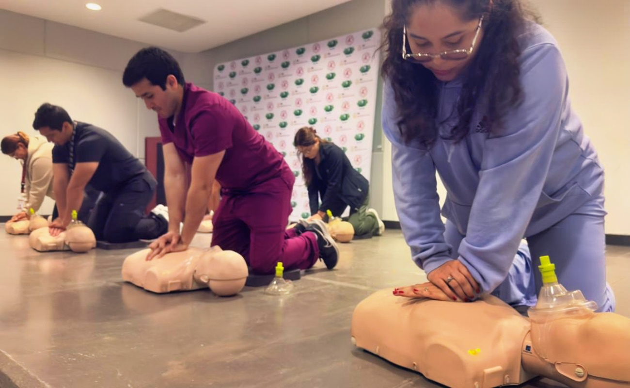 Imparte Centro Regulador de Urgencias Médicas taller de RPC a pasantes de medicina