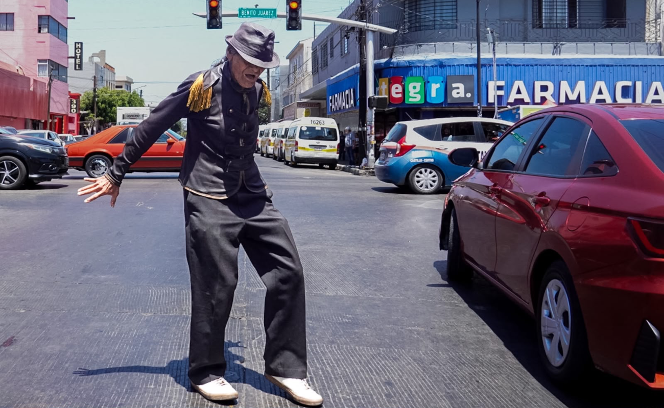 José Andrés Hernández Zepeda, se ha convertido en un personaje reconocido por quienes recorren las calles de Tijuana.