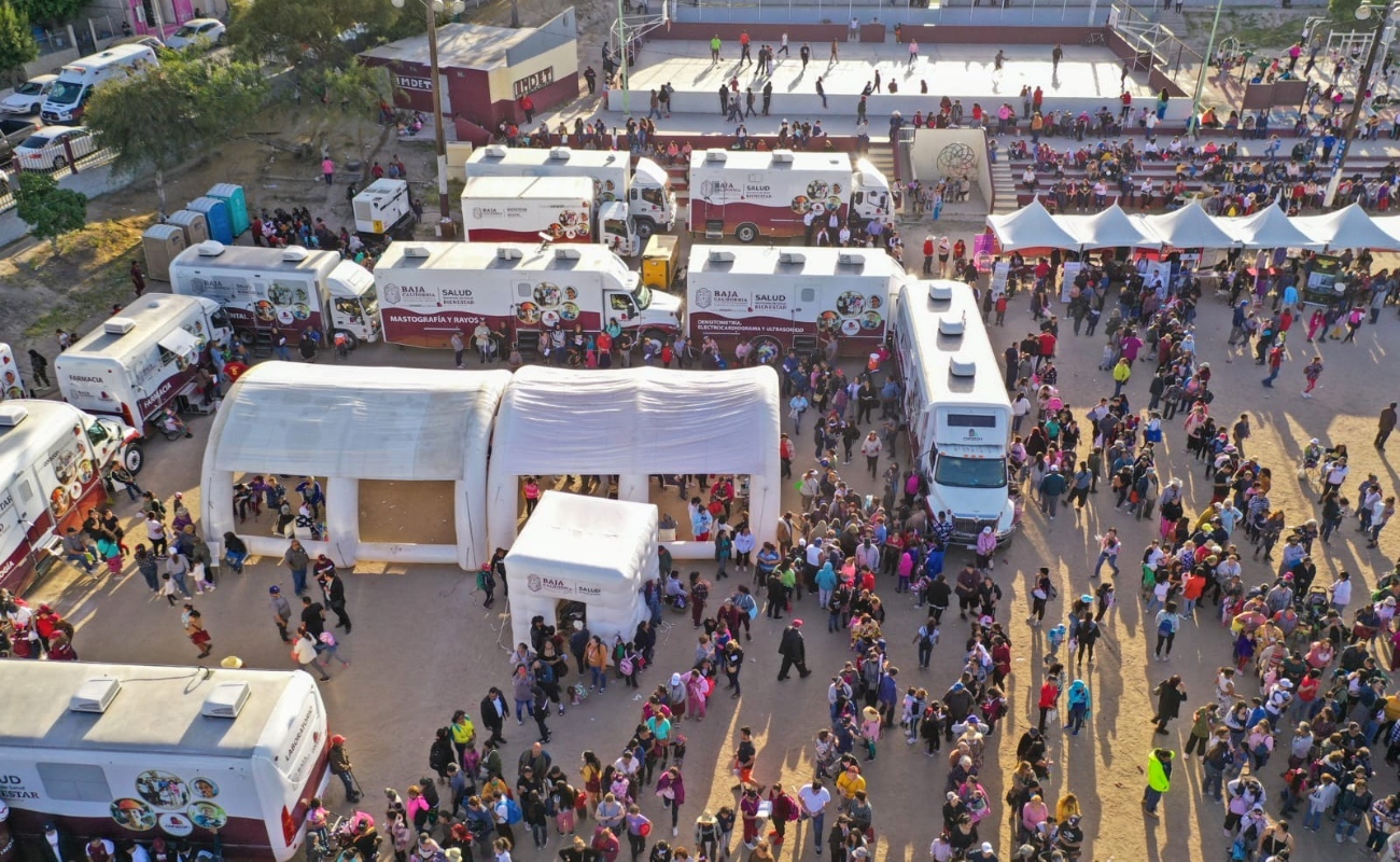 Las Caravanas de Salud recorren Baja California ofreciendo atención médica gratuita en zonas vulnerables.