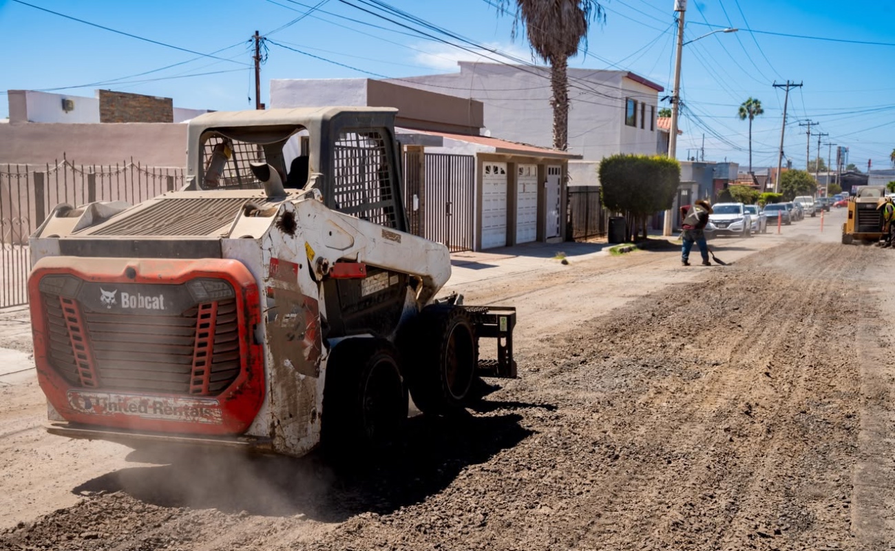 Inicia Gobierno de Ensenada rehabilitación de vialidad en Valle Dorado