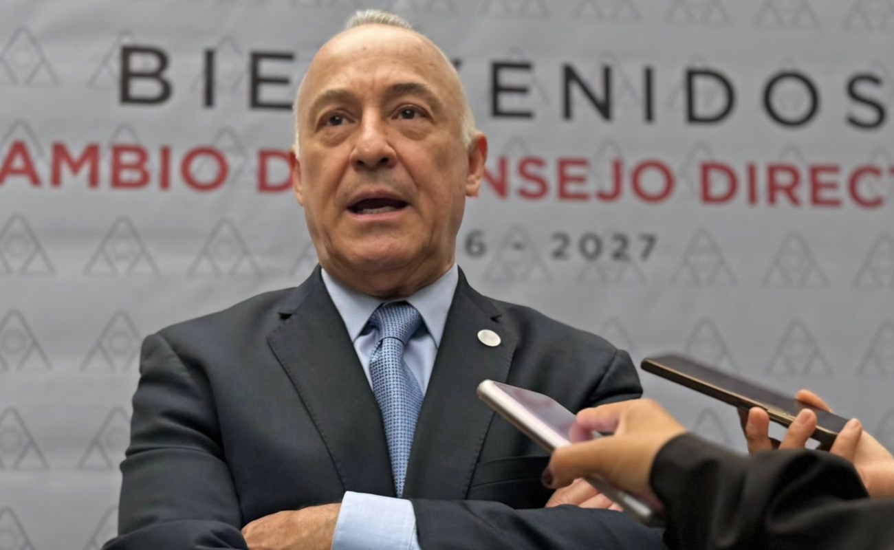 Reducir la semana laboral a 40 horas impactaría negativamente a empresas, especialmente micro y pequeñas, aumentando la informalidad, desempleo e inflación.