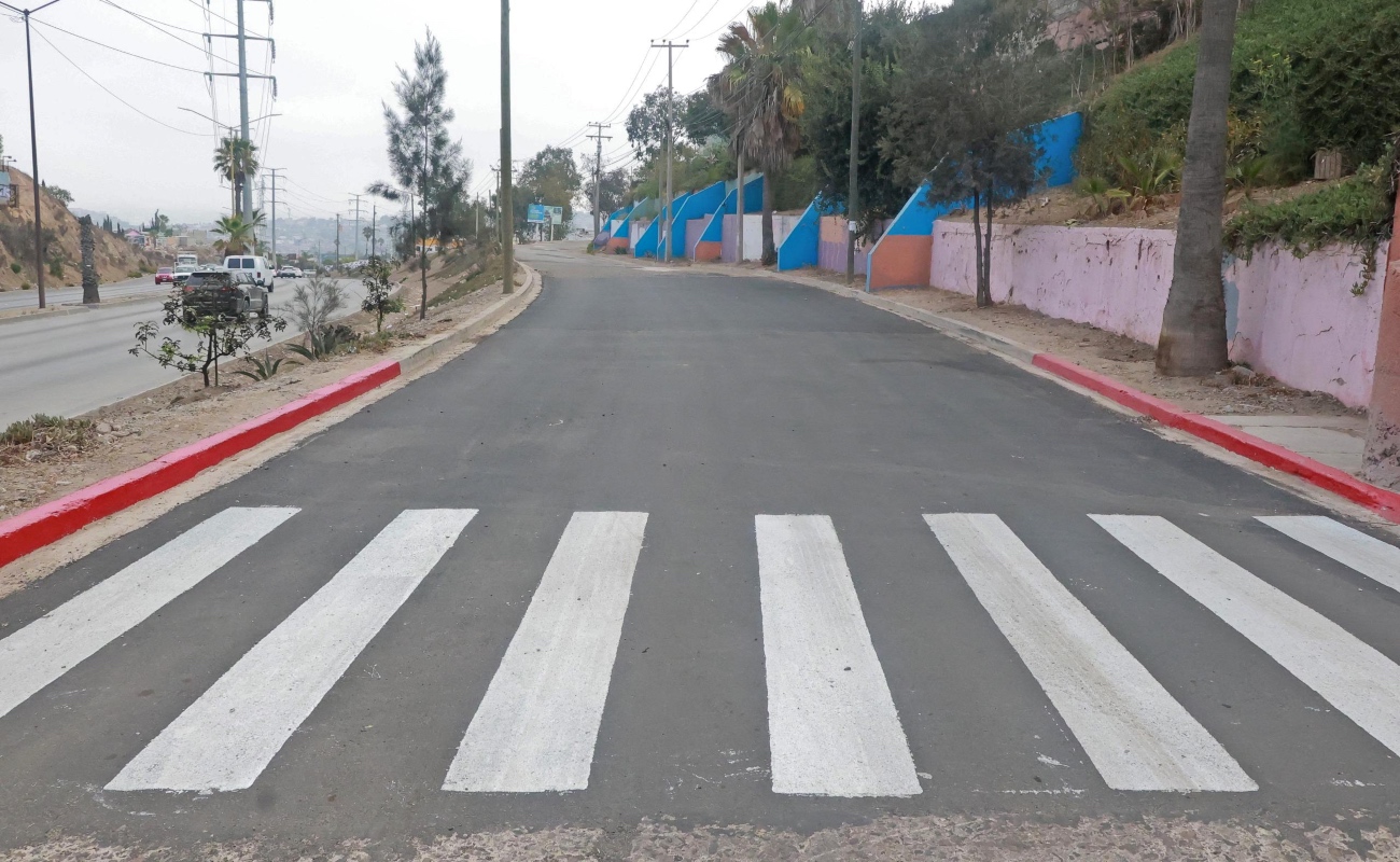 Pavimenta Gobierno Municipal calle Jade en Residencial La Esmeralda