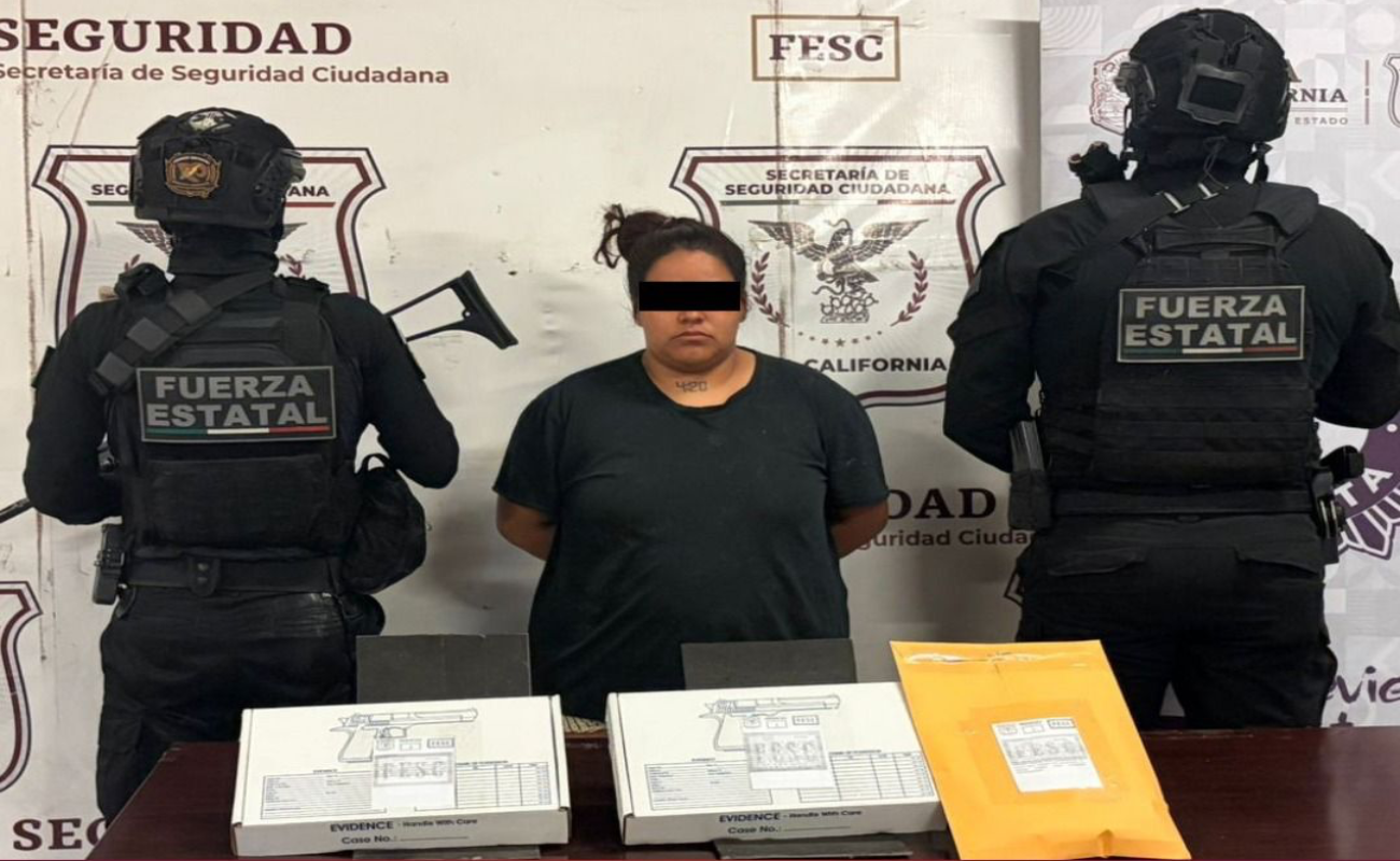 Aseguran agentes de la FESC a mujer armada en Tecate