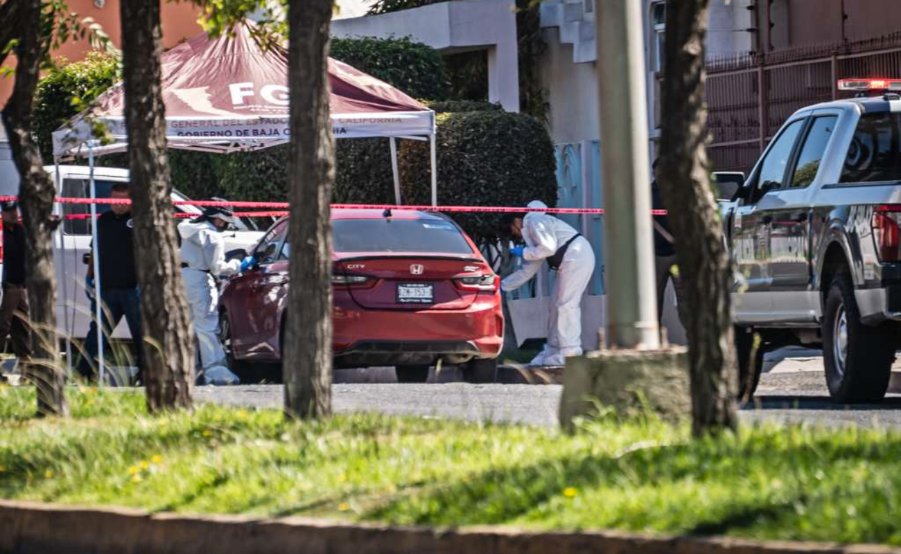 Abandonan vehículo con un hombre sin vida en el bulevar Las Américas