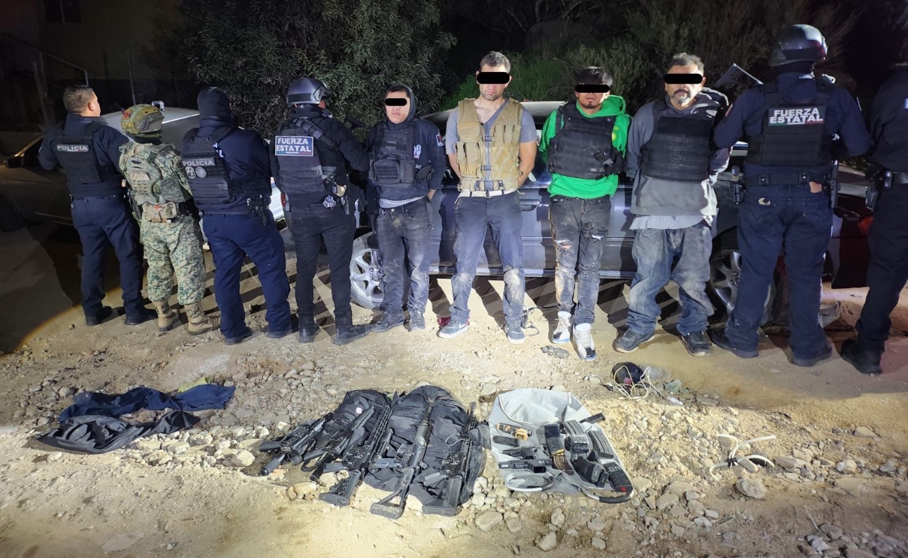 La intervención oportuna permitió retirar armas, chalecos balísticos y vehículo involucrado.