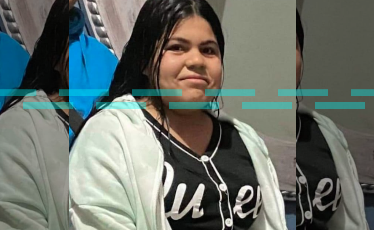 La menor Julissa Judith Flores  tiene el cabello oscuro, es de tez morena clara, mide 1.50 metros.