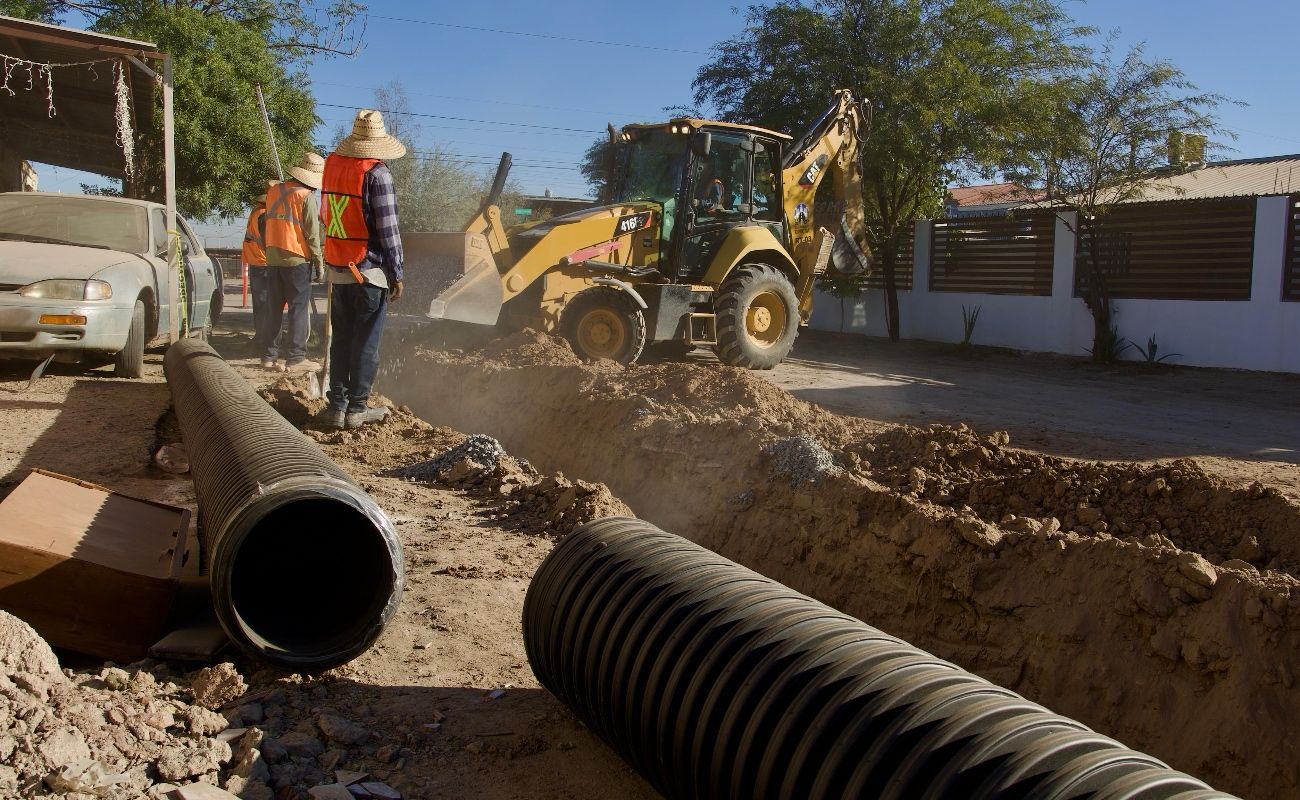 Construye alcantarillado pluvial.