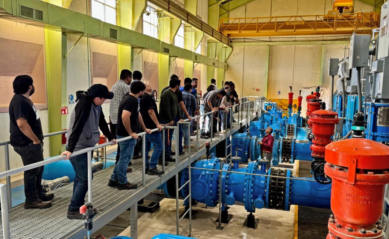 Recorren estudiantes de Ingeniería el acueducto Río Colorado-Tijuana
