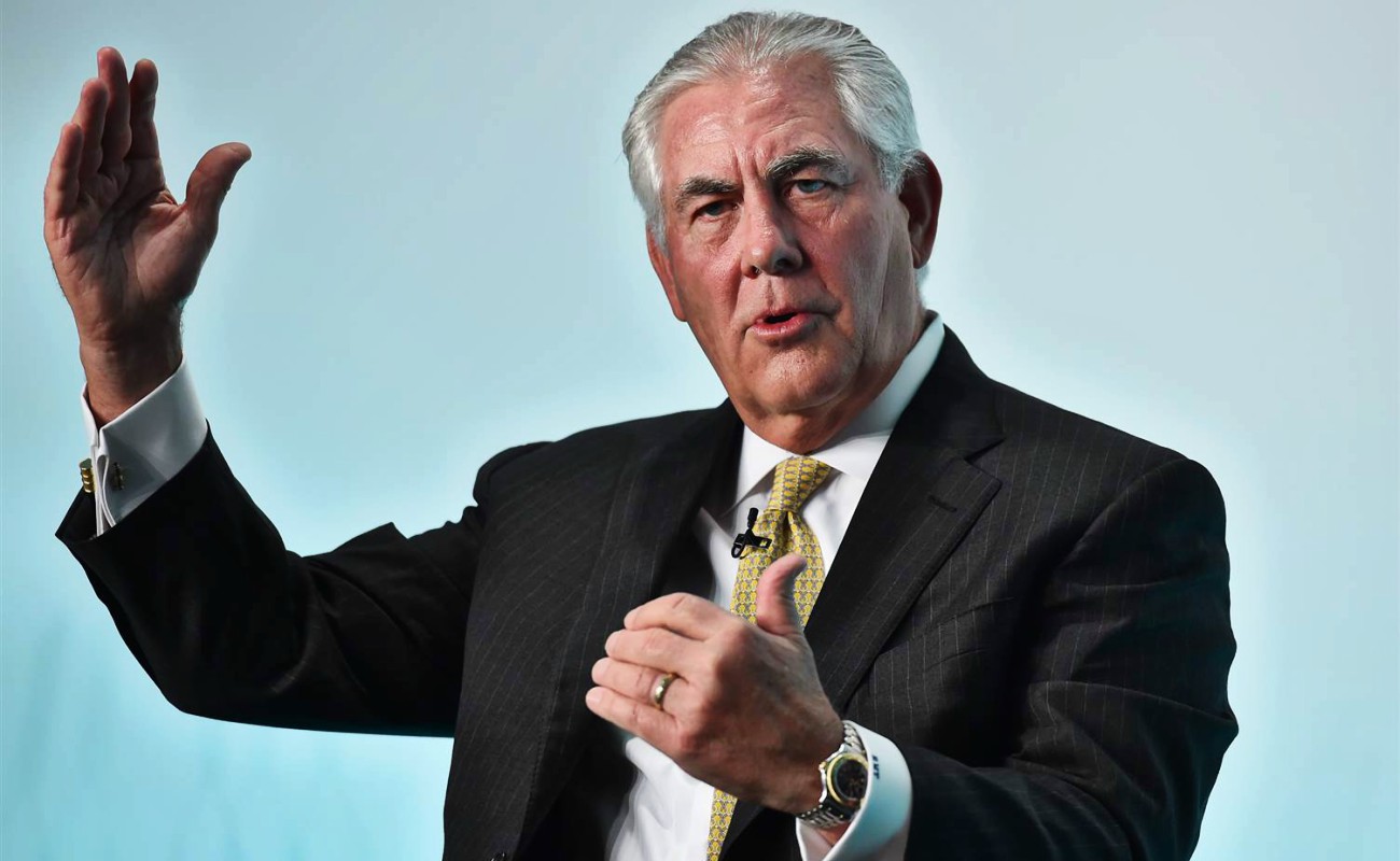 Tillerson calificó de “imbécil” al presidente en un reunión pública.